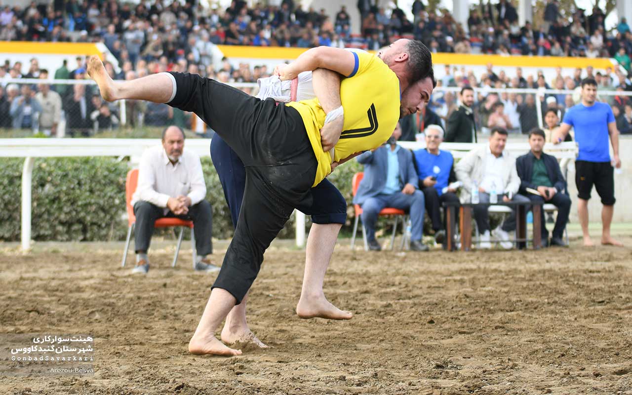 گزارش تصویری درخشش پهلوانان در مسابقات گورش حاشیه اسبدوانی پاییز گنبدکاووس