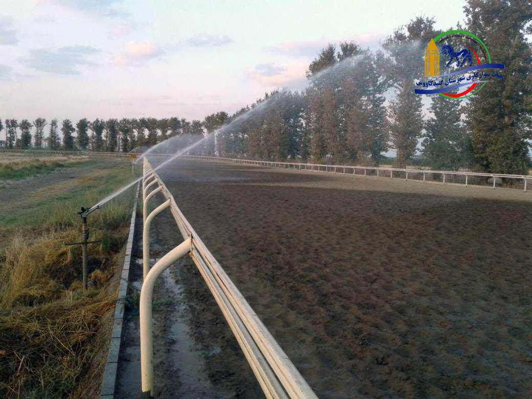 photo 2017 09 20 18 05 03 - آبیاری منظم شمشادهای پیست مسابقات